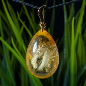 Pendant &quot;Amber eye&#39;&#39;, Unigue pattern of sparkles inside amber,  Rare  amber pendant, Exclusive amber pendant, Baltic amber jewelry
