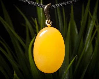 Rare yellow amber pendant with a drop of water inside, Yellow baltic amber with water, Yellow amber pendant, Exclusive baltic amber