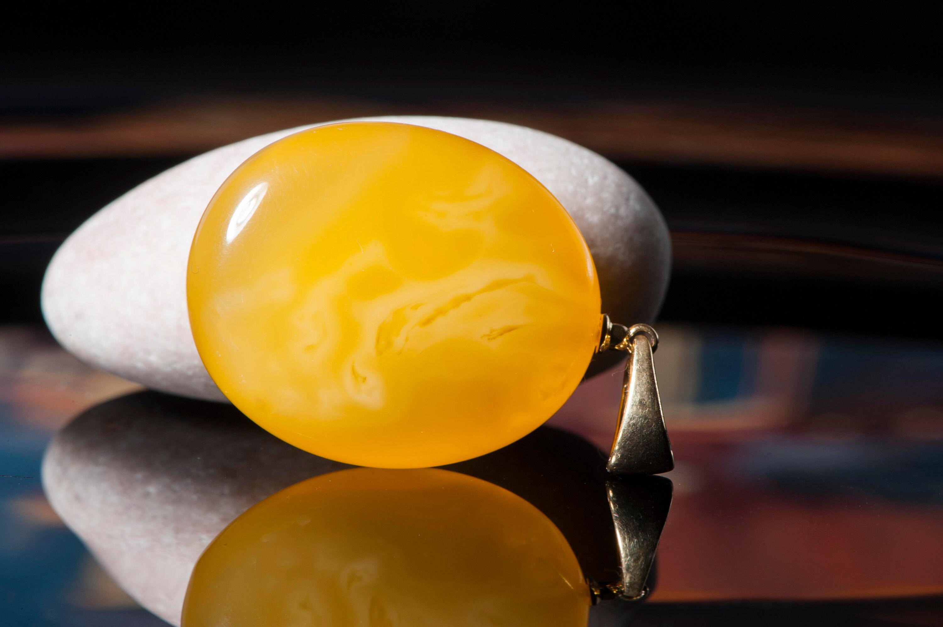Collier En Ambre Jaune D'œuf Naturel - Pièce Rare Et Précieuse Occasion