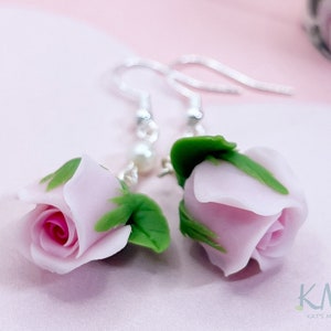 Boucles d'oreilles pendantes roses