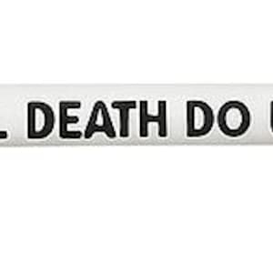 以下が含まれることがあります： 「TILL DEATH DO US PAR」という文字が印刷された白いゴルフティー
