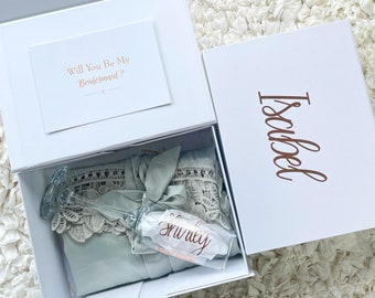 Las cajas de regalo de propuesta de dama de honor económicas incluyen TODOS los artículos de regalo ESENCIALES para el día de la boda Batas de satén para la mañana Copa de champán personalizada