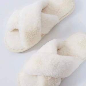 Bridesmaid Maid of Honour Fluffy Slippers /Wedding Fur Slippers / Bridal Shower Gift / Bachelorette Gift / Cross Fluffy slippers