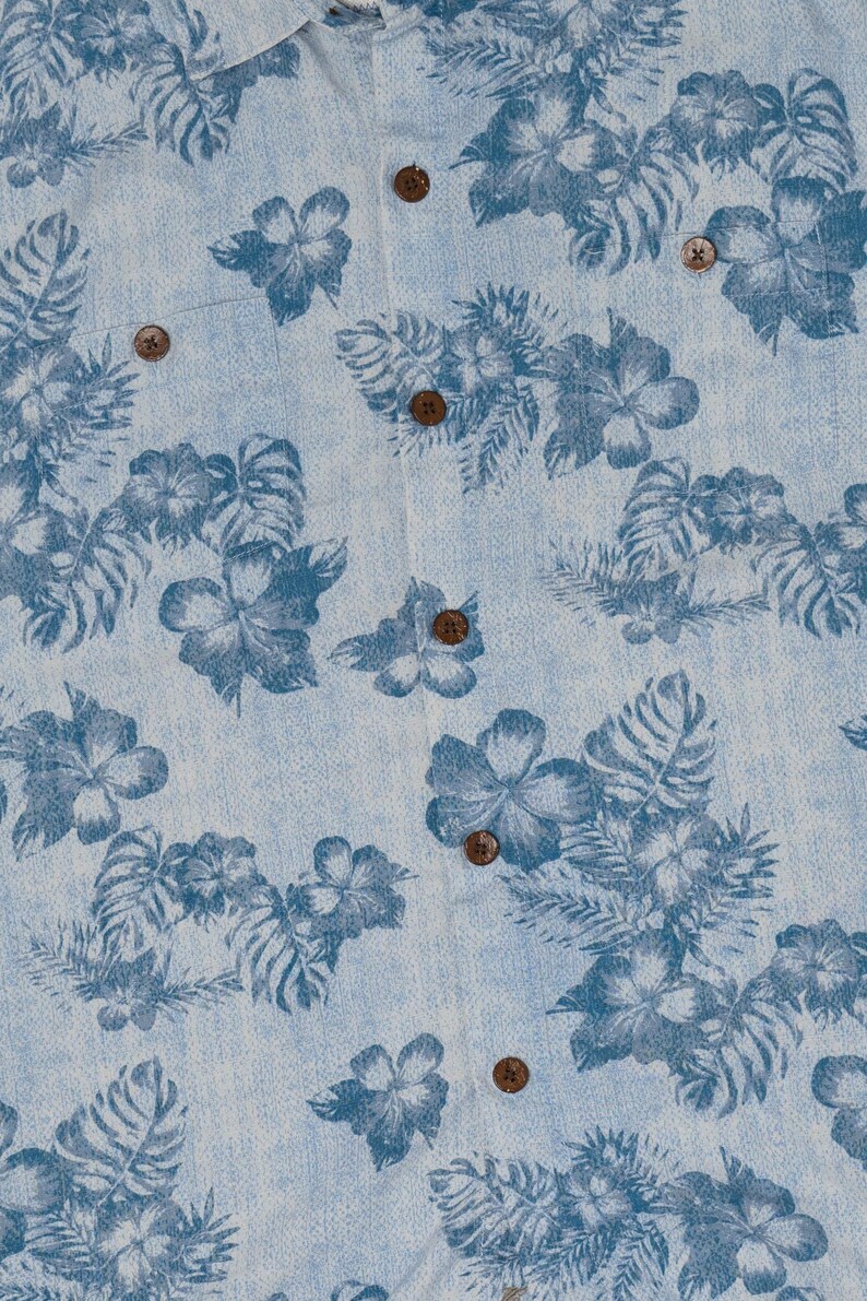 Vintage Blue Tommy Bahama Silk Hawaiian Button Up Shirt (2000s)