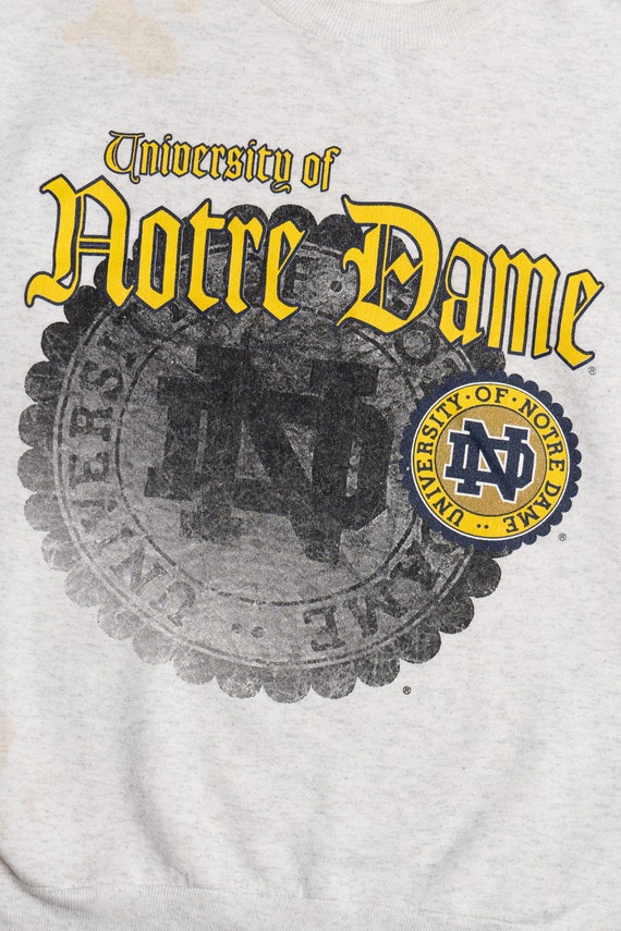 Vintage "University Of Notre Dame" Sweatshirt 106… - image 2