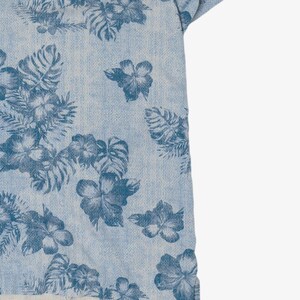Vintage Blue Tommy Bahama Silk Hawaiian Button Up Shirt (2000s)