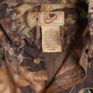 Vintage Mossy Oak Camo Button Up Shirt (2000s)