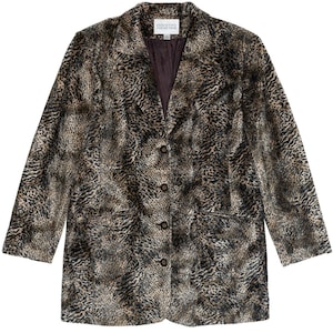 Op de afbeelding: Een blazer met lange mouwen en een luipaardprint in bruin-, beige- en zwarttinten. De blazer heeft een reverskraag, drie knopen en twee voorzakken. Het label luidt "Executive Collection".