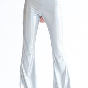 Holographic Bell Bottoms