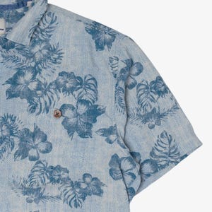 Vintage Blue Tommy Bahama Silk Hawaiian Button Up Shirt (2000s)