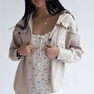 Camisa de franela tejida color beige