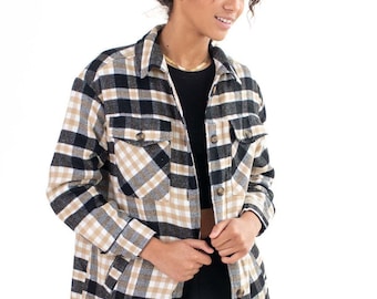Chaqueta de cuadros gruesos de color negro