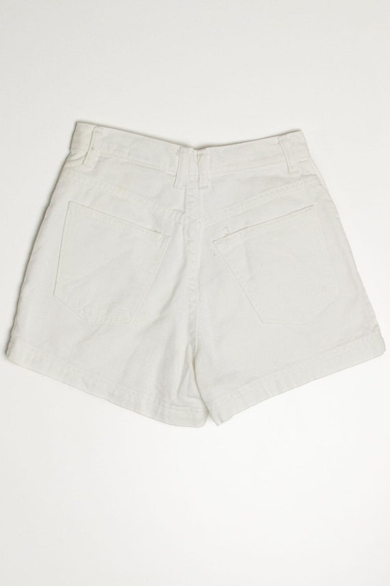 No boundaries shop white shorts