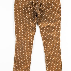 Braun getupfte Samthose