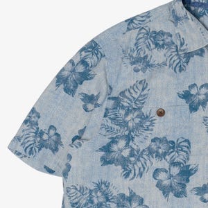 Vintage Blue Tommy Bahama Silk Hawaiian Button Up Shirt (2000s)