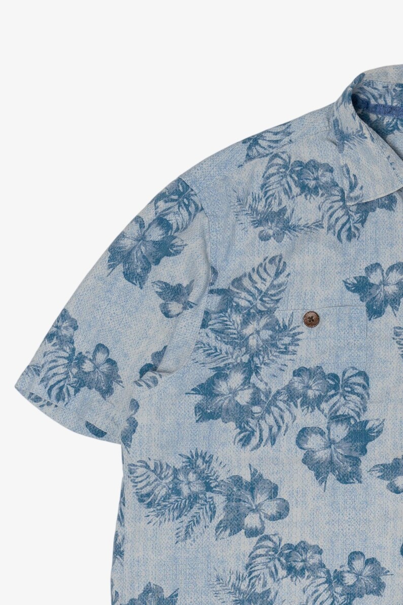 Vintage Blue Tommy Bahama Silk Hawaiian Button Up Shirt (2000s)