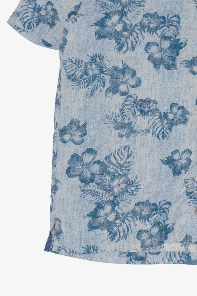 Vintage Blue Tommy Bahama Silk Hawaiian Button Up Shirt (2000s)