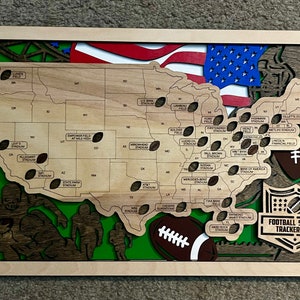 Holz Fussball Stadion Tracker Karte, Sport Reise Karte, Profi Fussball, NFL Erinnerungsstücke, Geschenk für Fussball Fan, Individuelles Sport Geschenk