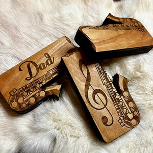 Personalisierter Saxophonblatthalter, Magnet Saxophonholzkiste, Saxophonliebhaber, Musikliebhaber, Musikgeschenk, personalisiertes Geschenk, Saxophongeschenk