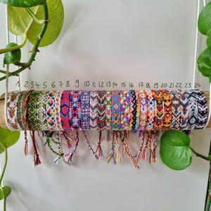 Braccialetti dell'amicizia in macramè annodati, stile hippie/boho, Kumihimo