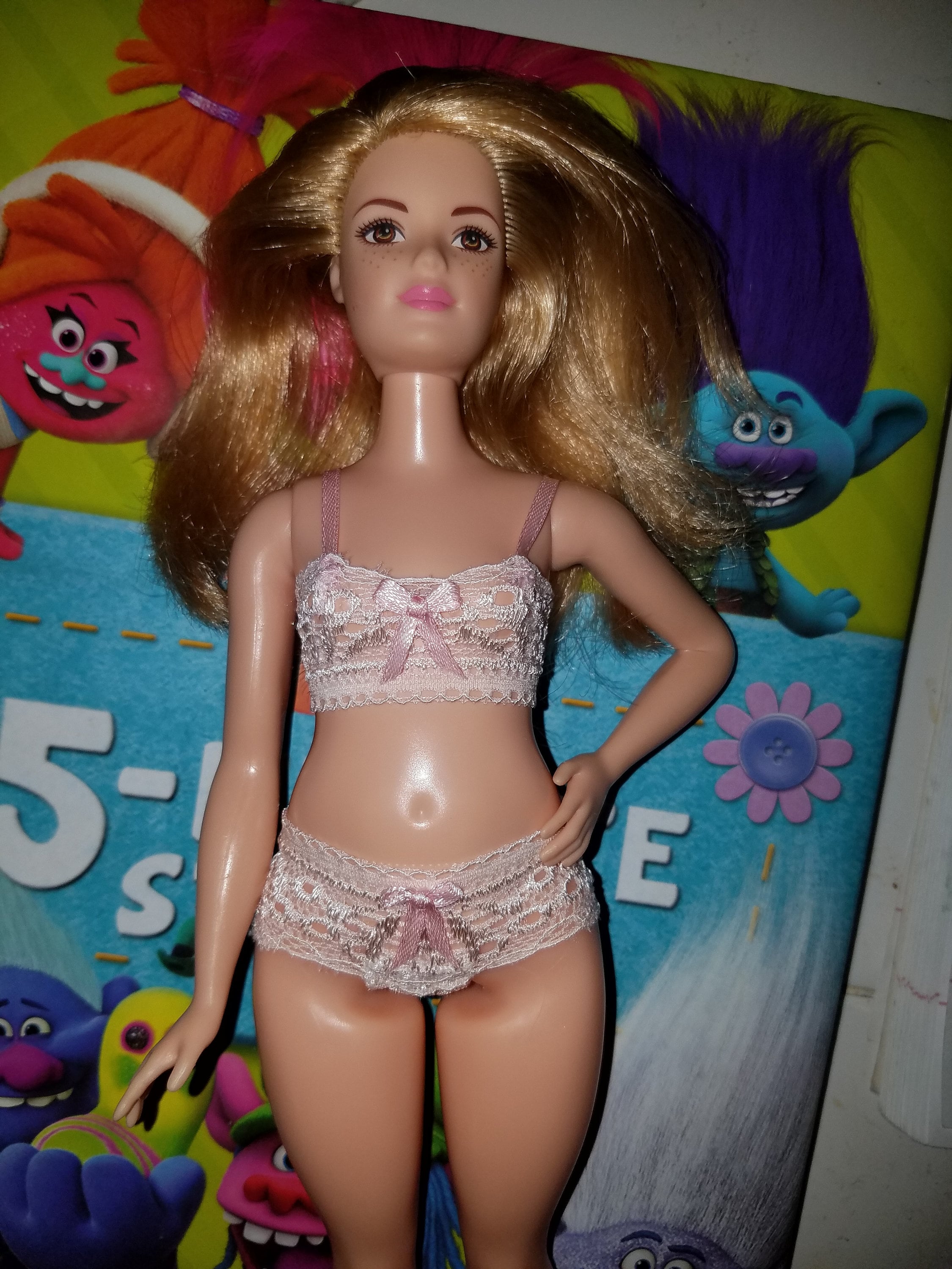 La Barbie era una bambola curvy e sexy per adulti – Fiore Avvelenato