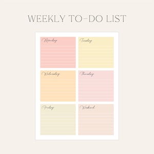 Op de afbeelding: Een wekelijkse to-do lijst met pastelkleurige blokken voor elke dag van de week. De dagen van de week zijn geschreven in een sierlijk lettertype. Elk blok heeft horizontale lijnen voor notities.