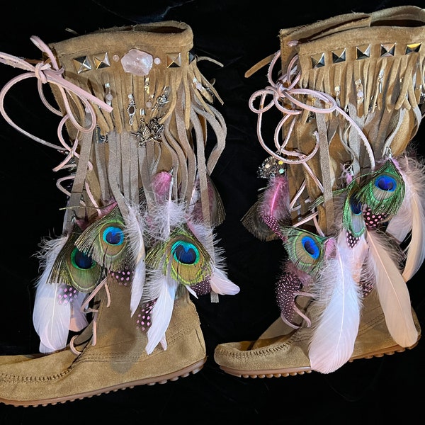 Embellished moccasin boots, beaded moccasin boots, Minnetonka moccasin boots, women size 9 boots, fall boots, fairytale shoes