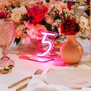 Luce al neon con numeri, insegna al neon personalizzata, lampada da scrivania USB, luce da tavolo a batteria, insegna al neon per matrimonio, decorazioni per tavoli da matrimonio, luce al neon a LED per camera da letto