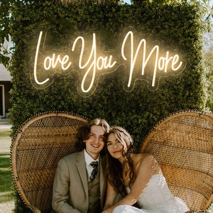 Insegna al neon a LED "Ti amo di più", insegna luminosa al neon personalizzata per matrimonio, festa di fidanzamento, decorazione da parete, decorazione da parete per camera da letto, regalo per coppie.