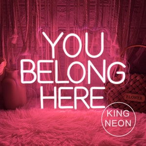 Neonowe znaki You Belong Here, niestandardowy inspirujący cytat, neonowe światło LED, inspirująca dekoracja ścienna do domu, prezenty dla nauczycieli