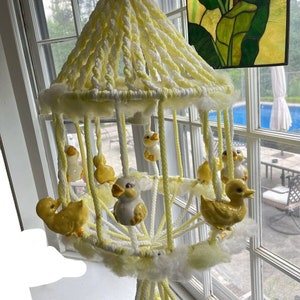 Vintage 70's 80's Macrame Pendant Swung Light Mobile Baby Ducks Kitsch Works!
