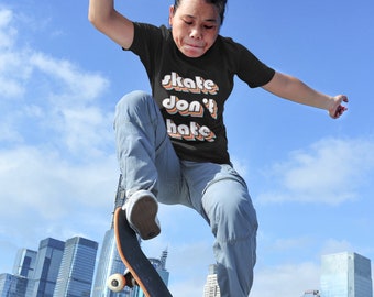 Skate Don't Hate / Vintage Vibe Roller Skate Tee / Skateboard Clothes / Inline Skate Gift / Rollerblade Tee / Camiseta Unisex de manga corta