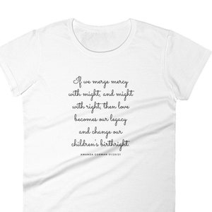 Wenn wir Barmherzigkeit und Macht verschmelzen, | Amanda Gorman Zitat | Antrittsrede 2021 | Biden Harris | Geschenk für ihre | Damen Kurzarm T-shirt