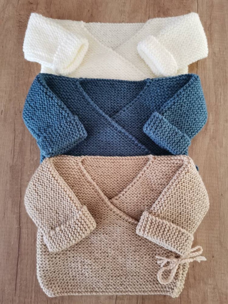 Brassière gilet bébé naissance à 3 mois tricotée à la main avec de la laine Pingouin Phildar. Très chaude. Se porte sur le pyjama. image 2