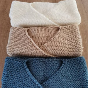 Brassière gilet bébé naissance à 3 mois tricotée à la main avec de la laine Pingouin Phildar. Très chaude. Se porte sur le pyjama. image 4