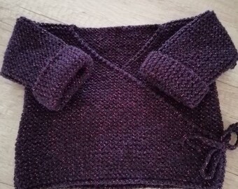 Brassière bébé fait main naissance layette couleur violine pailletée tricotée avec de la laine Pingouin. Très chaude. Se porte sur le pyjama