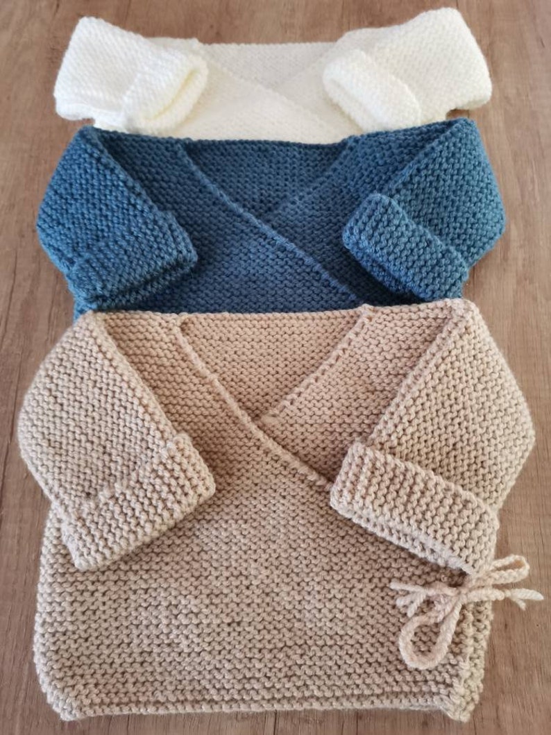 Brassière gilet bébé naissance à 3 mois tricotée à la main avec de la laine Pingouin Phildar. Très chaude. Se porte sur le pyjama. image 3