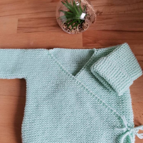 Brassière bébé en laine fait main en acrylique naissance Oà3 mois tricotée avec laine Pingouin. Se porte sur ou sous le pyjama. très chaude.