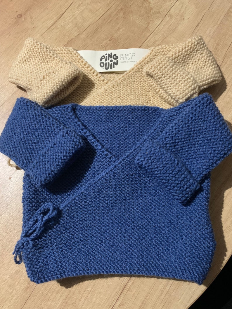 Brassière gilet bébé naissance à 3 mois tricotée à la main avec de la laine Pingouin Phildar. Très chaude. Se porte sur le pyjama. image 8