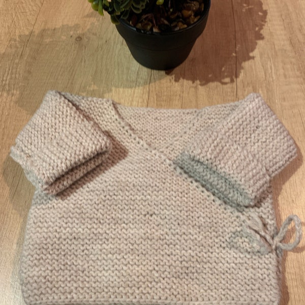 Brassière gilet bébé naissance layette 50 laine 50% acrylique tricotée main laine spécial bébé À porter sur le pyjama très chaude.