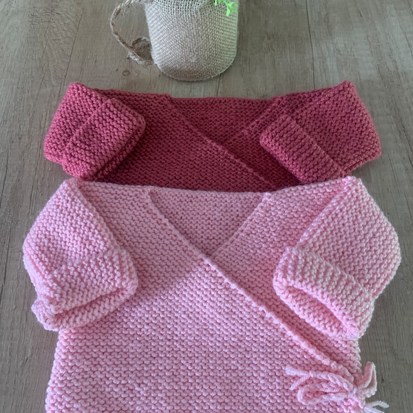 Brassière bébé naissance fait main layette rose  avec de la laine Phildar