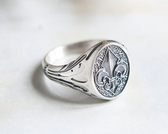 Fleur de Lys Signet Ring for Men in 925 Silver⎢Signet Ring in Silver⎢Ring for Men⎢Fleur de Lys Jewelry