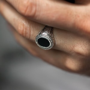 Chevalière Agate Noire, Chevalière en Argent 925, Bague Homme Style ethnique, Chevalière pour Homme, Pierre Ovale Noire, Idée Cadeau de Noël