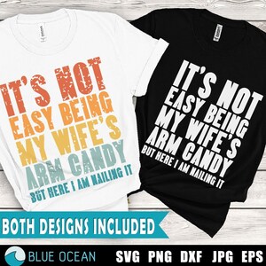 It's Not Easy Being My Wife's Arm Candy, maar hier doe ik het voor Svg, Vaderdag SVG, grappige vrouw citaat