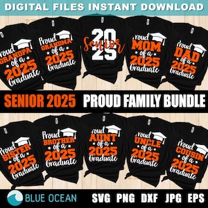 Pacote SVG de Família de Formandos Orgulhosos de 2025, Pacote SVG de Família de Formandos, Pacote SVG de Formandos, SVG de Formandos Orgulhosos de Formandos, Turma de 2025 PNG, Design Laranja de Formandos