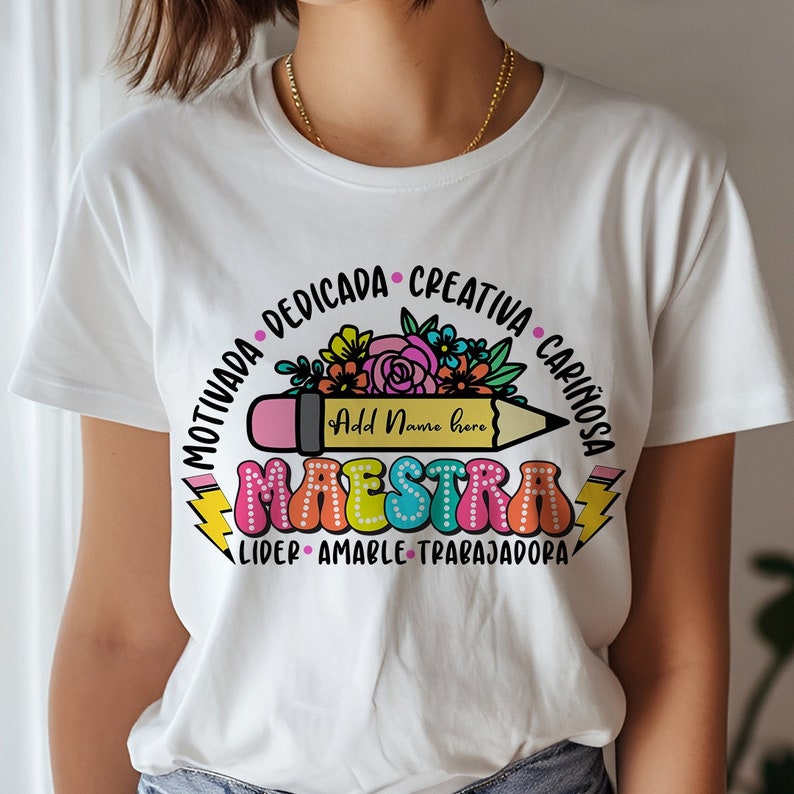 Maestra SVG, spansklärare PNG, tvåspråkig lärare, blommig maestra med penna för anpassat namn, anpassad lärarskjorta PNG bild 4