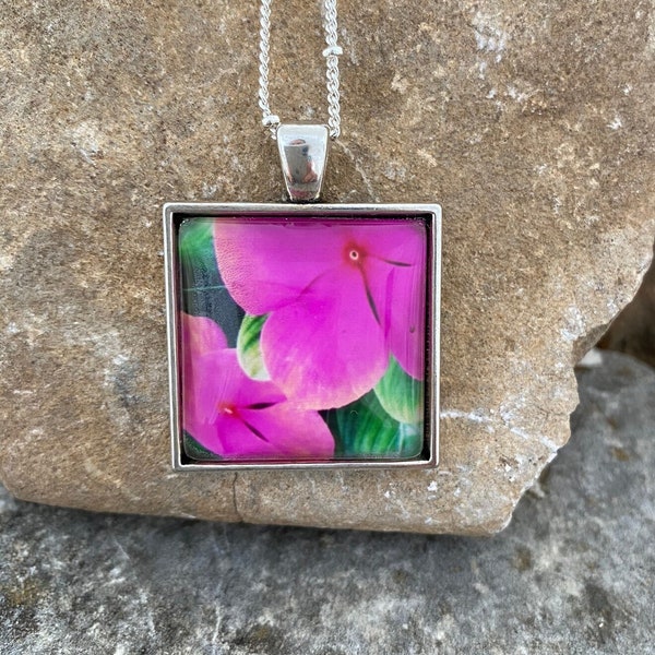 Pink floral necklace, pink periwinkle photo pendant jewelry, glass photo pendant necklace, nature lovers jewelry, floral jewelry,