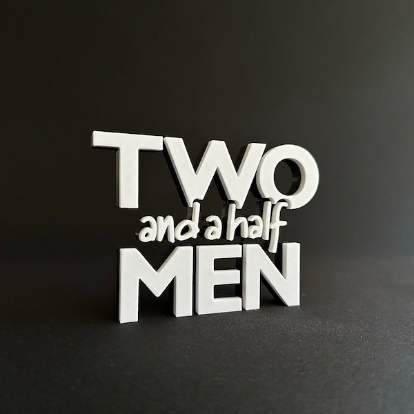 Dos hombres y medio muestran el logo