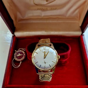Men&#39; Vintage 9ct gold cased Longines wristwatch