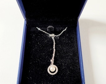 Vintage Silver Pearl pendant and chain